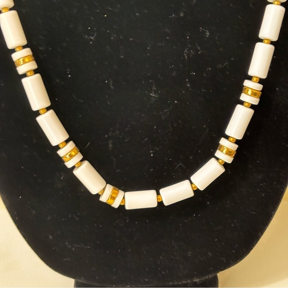 Vintage white acrylic with gold tone beads and closure necklace - Picture 3 of 8